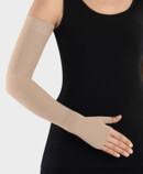 Juzo Expert Seamless with thumb stub in combination with compression sleeve Gauntlet with thumb stub in combination with compression sleeve colour almond