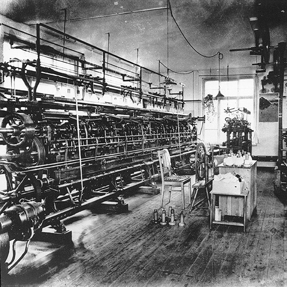 Juzo knitting workshop in 1919 Juzo knitting workshop in 1919